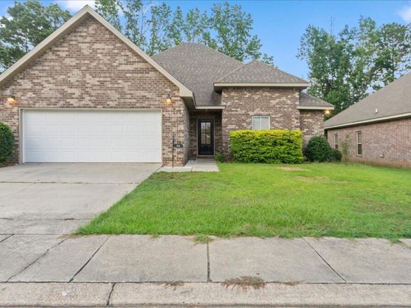 96 Village Dr, Hattiesburg, MS 39402