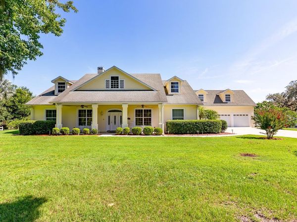 590 CRESCENT STREET, UMATILLA, FL 32784