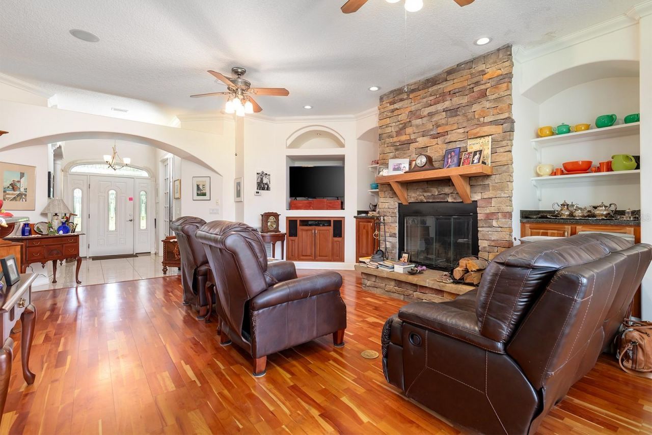 590 Crescent Street, Umatilla, FL 32784 Photo