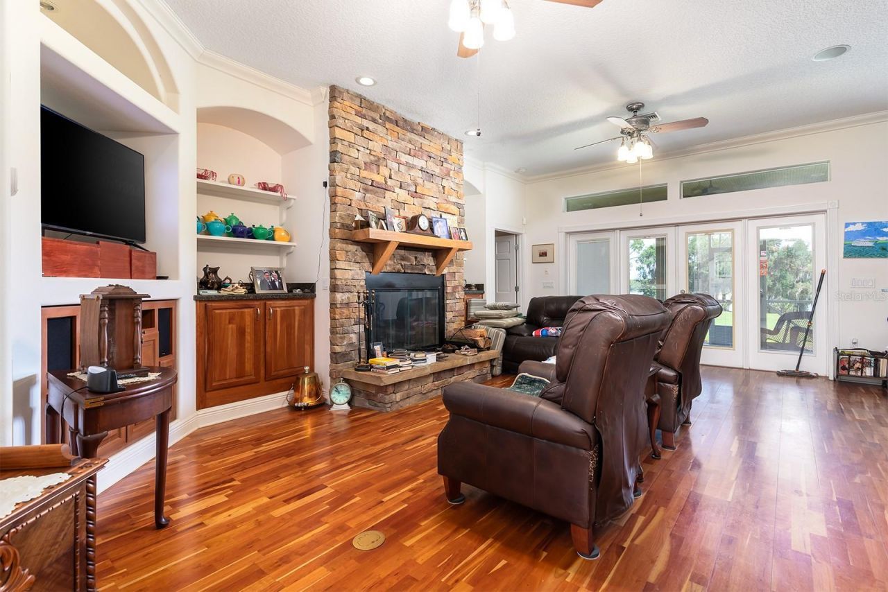 590 Crescent Street, Umatilla, FL 32784 Photo