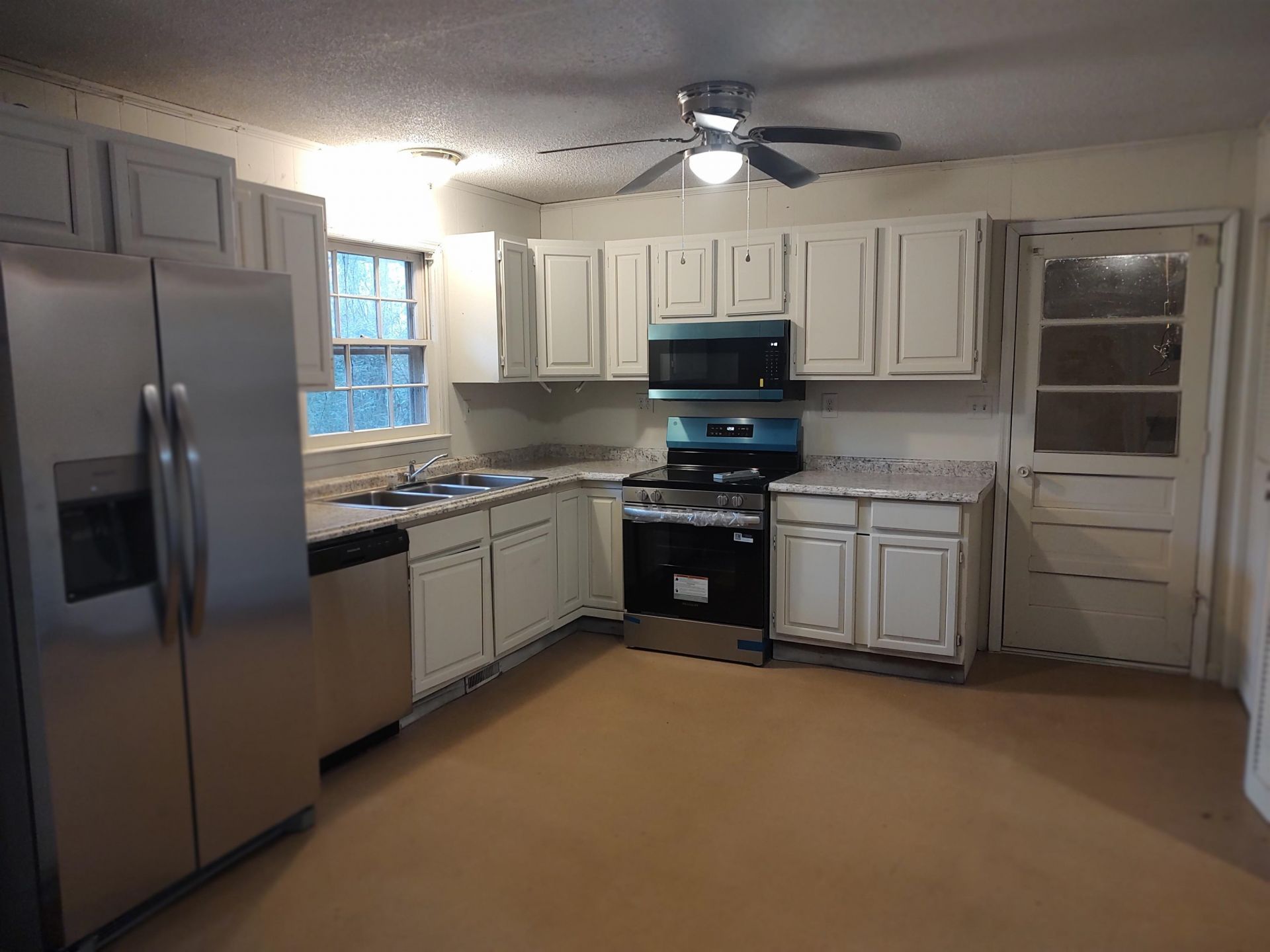 37 Waterford Dr. Photo 4