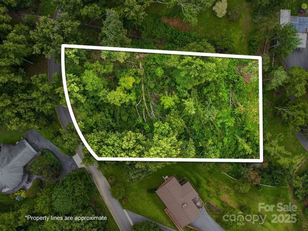 99999 Windsor Road, Asheville, NC 28804