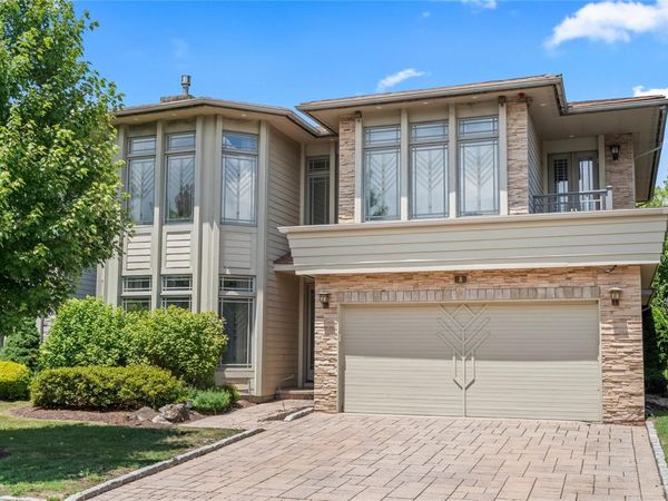 8 Holiday Pond Road, Jericho, NY 11753