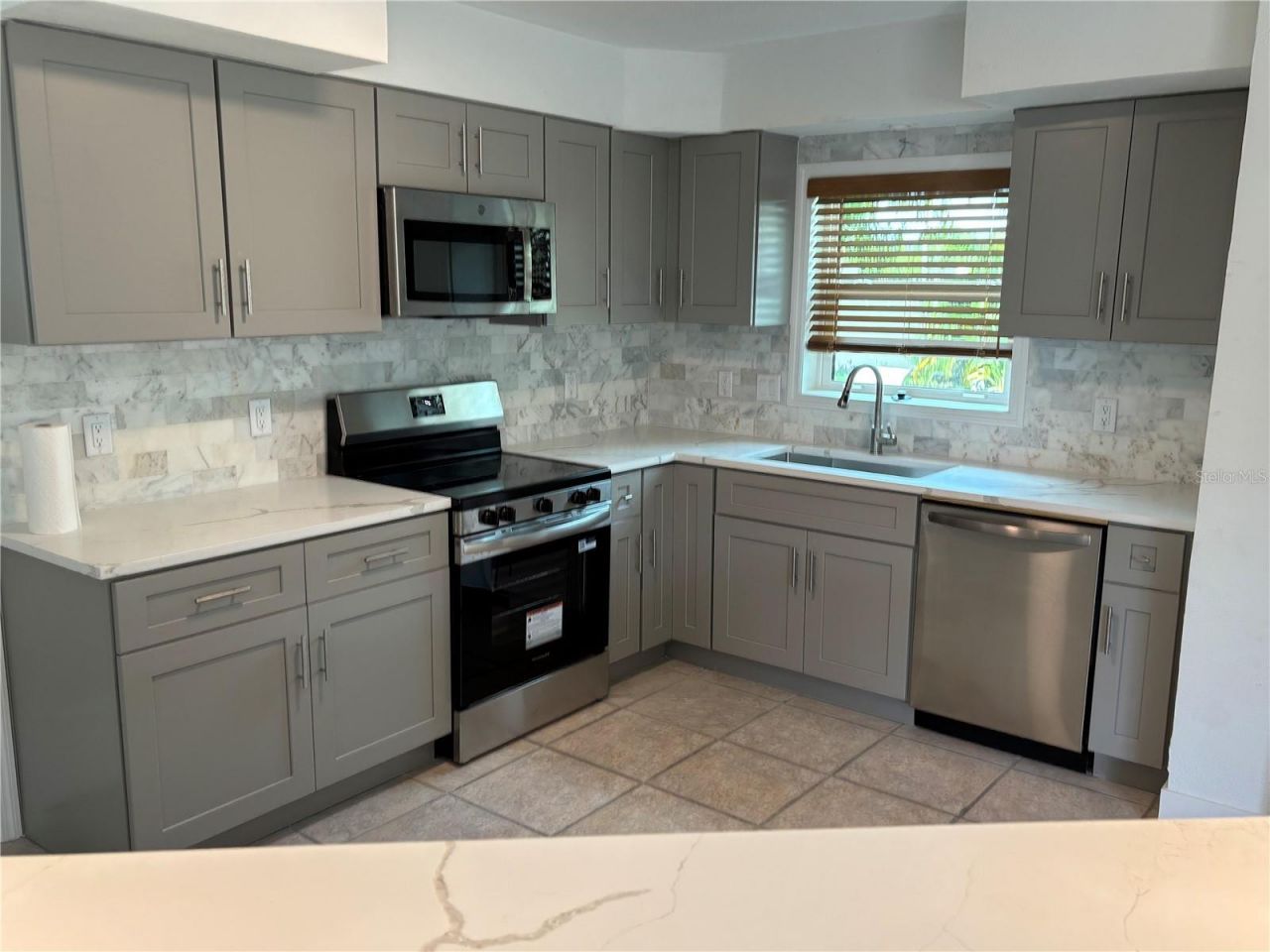 999 38th Avenue Ne, Saint Petersburg, FL 33704 Photo