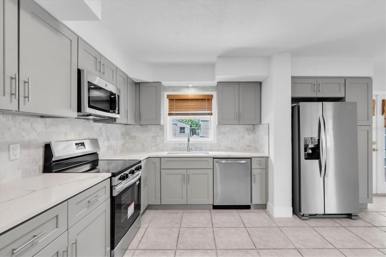 999 38th Avenue Ne, Saint Petersburg, FL 33704 Photo