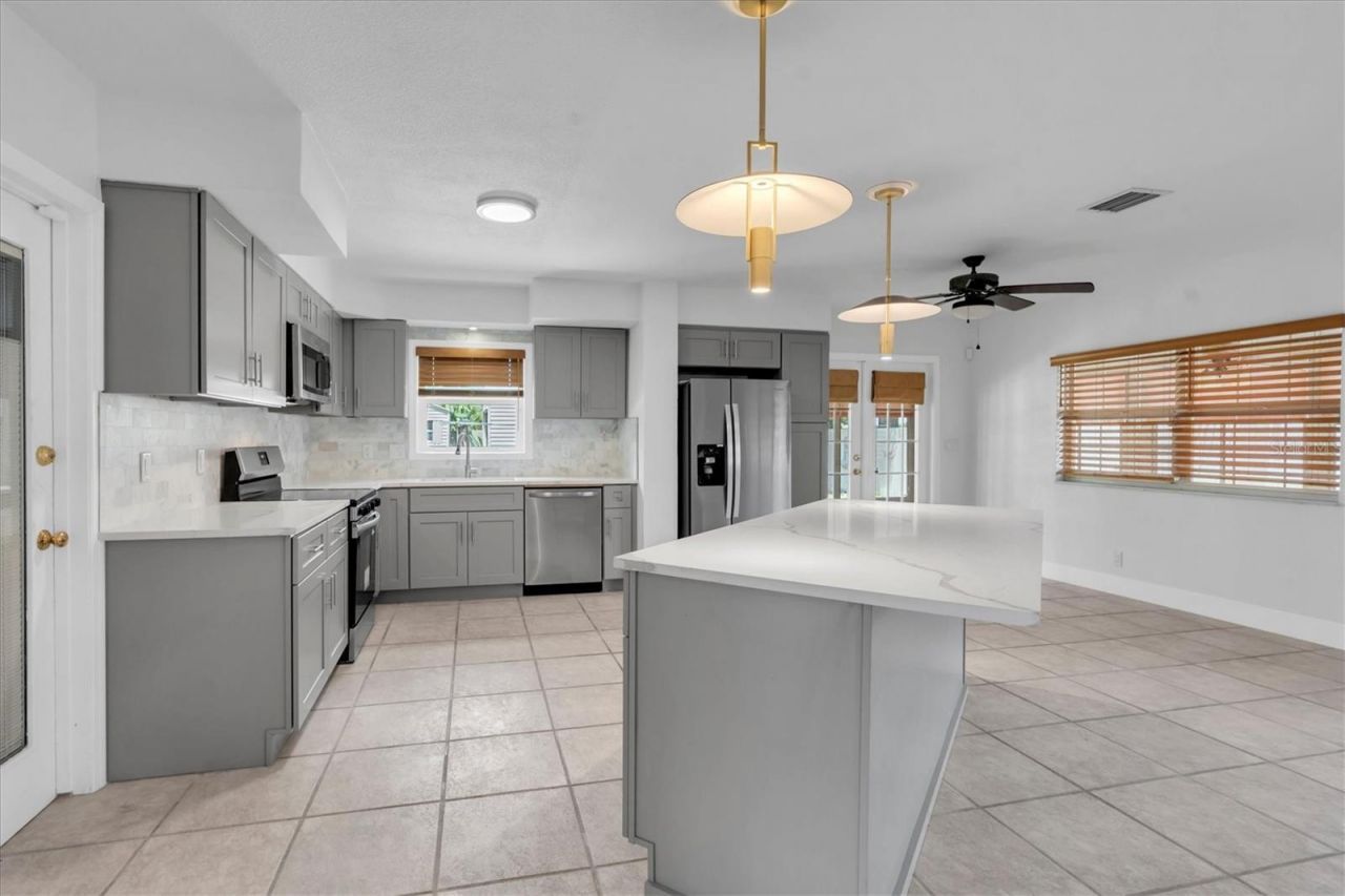 999 38th Avenue Ne, Saint Petersburg, FL 33704 Photo