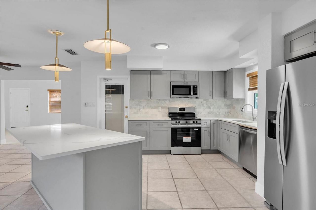 999 38th Avenue Ne, Saint Petersburg, FL 33704 Photo