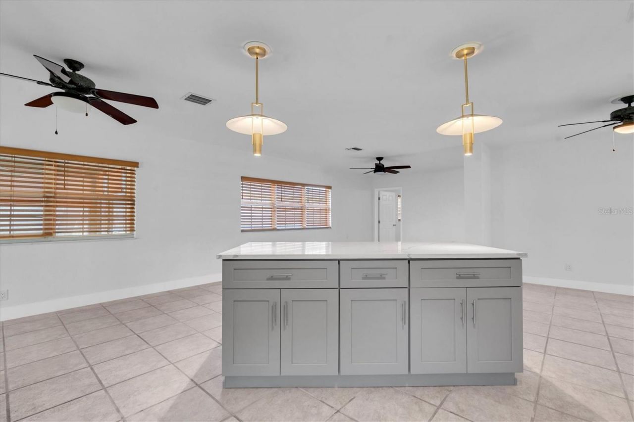 999 38th Avenue Ne, Saint Petersburg, FL 33704 Photo