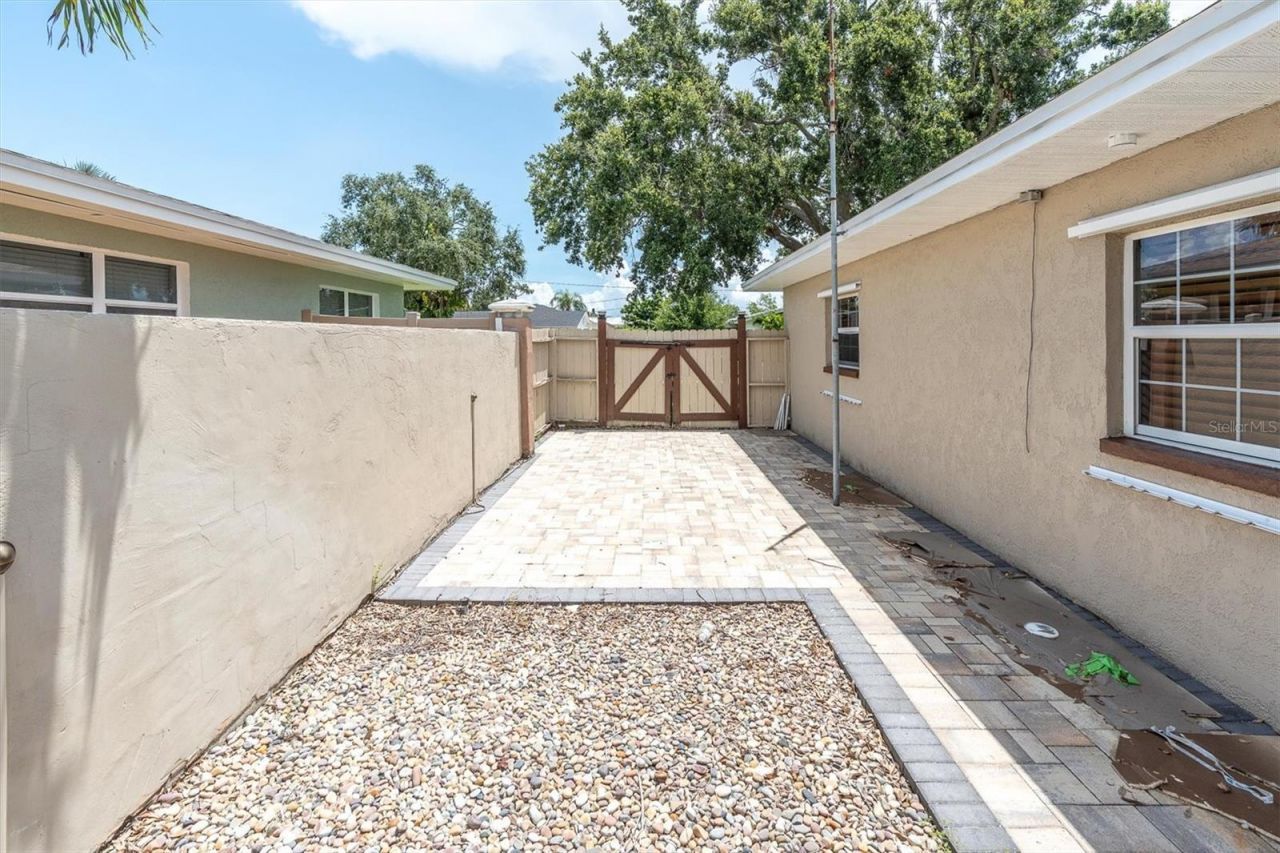 999 38th Avenue Ne, Saint Petersburg, FL 33704 Photo