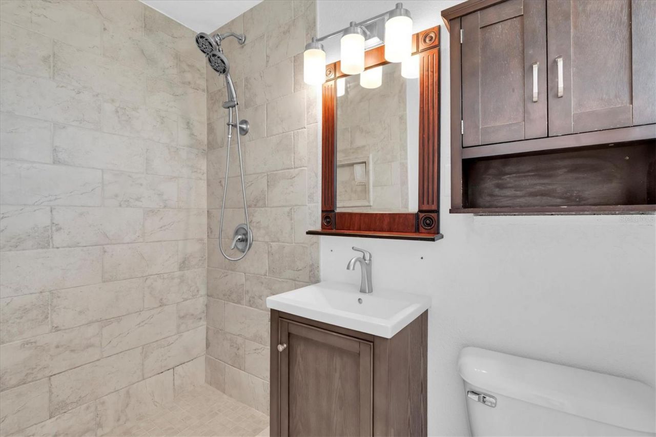 999 38th Avenue Ne, Saint Petersburg, FL 33704 Photo