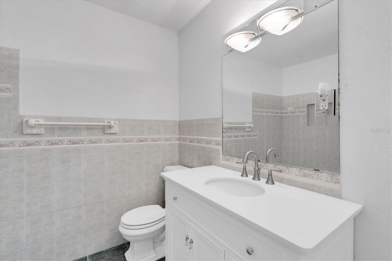 999 38th Avenue Ne, Saint Petersburg, FL 33704 Photo