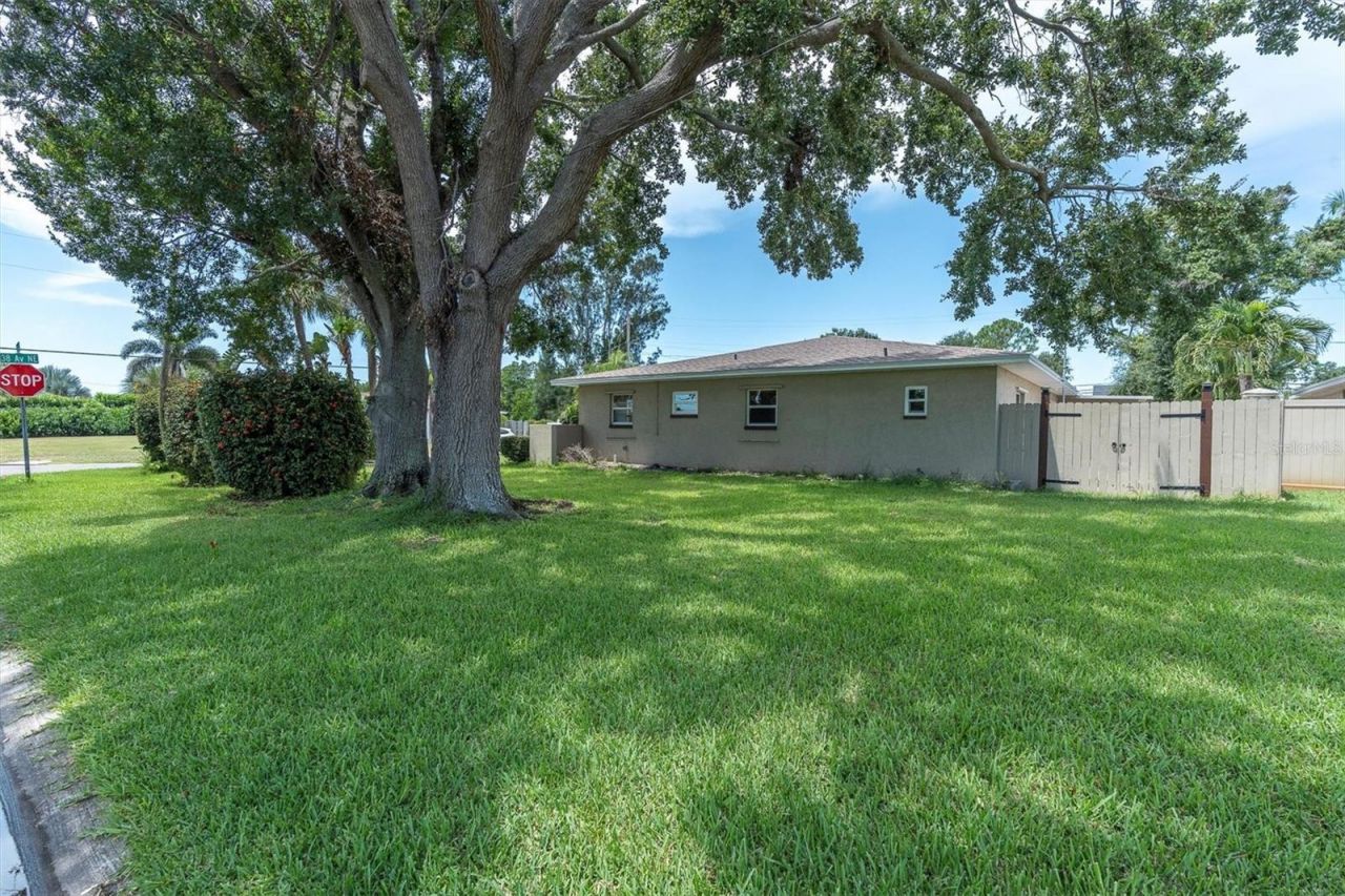 999 38th Avenue Ne, Saint Petersburg, FL 33704 Photo