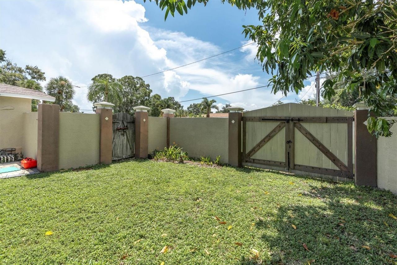 999 38th Avenue Ne, Saint Petersburg, FL 33704 Photo