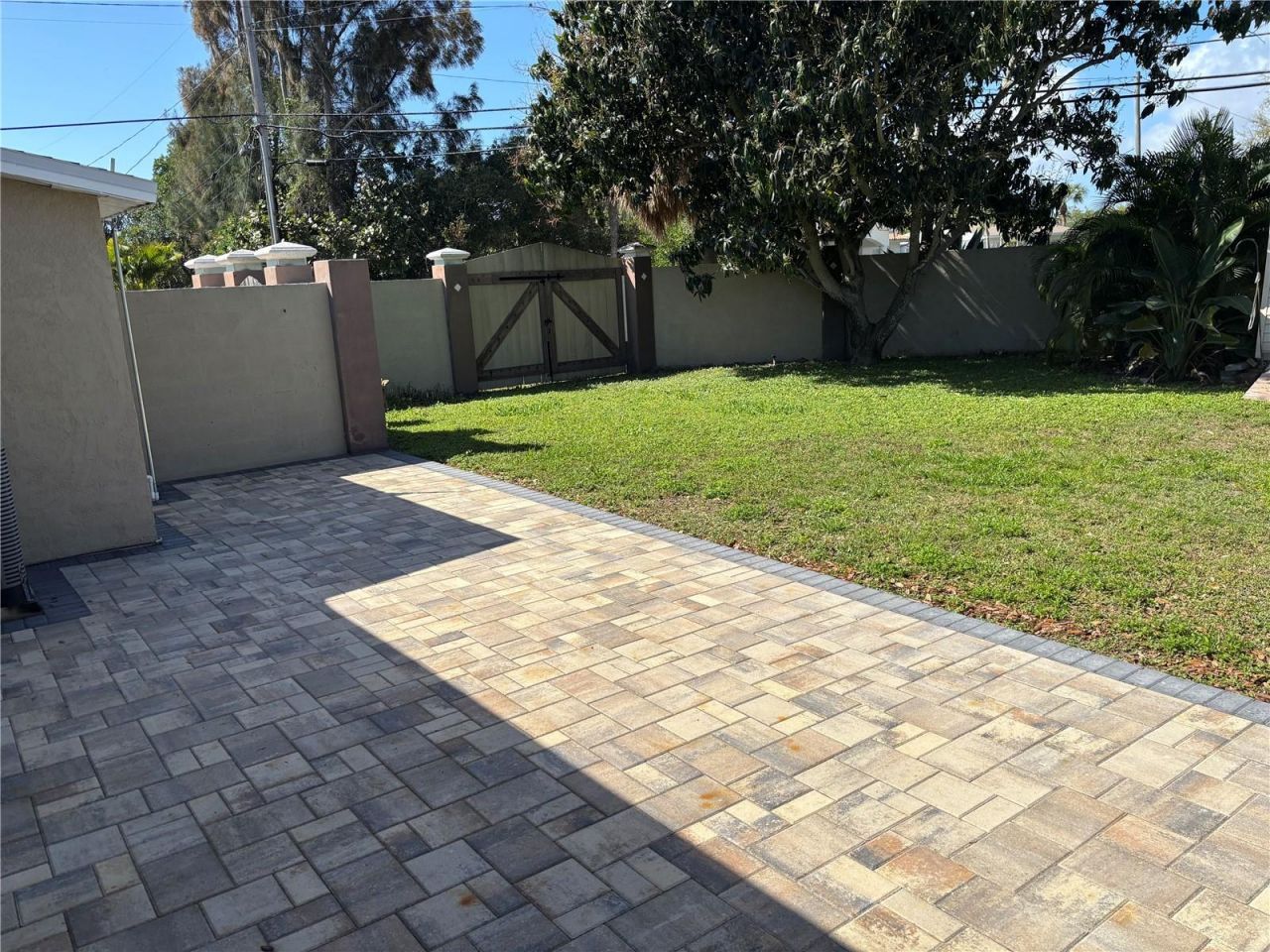 999 38th Avenue Ne, Saint Petersburg, FL 33704 Photo