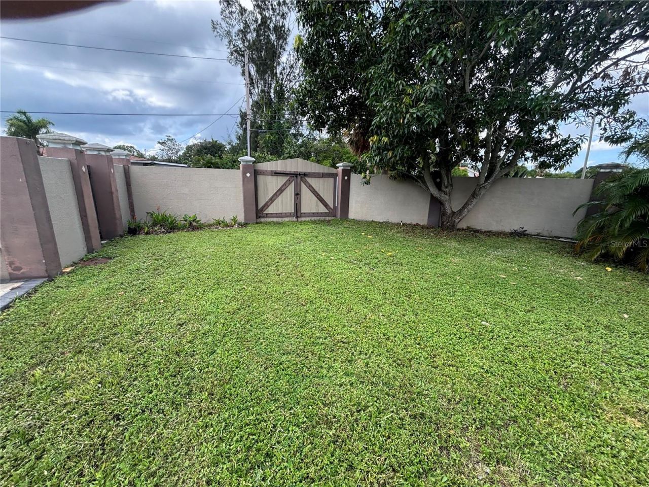 999 38th Avenue Ne, Saint Petersburg, FL 33704 Photo