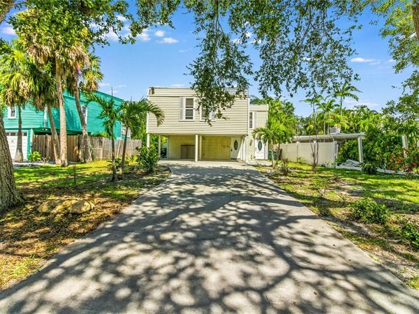 643 CALLE DE PERU, SARASOTA, FL 34242