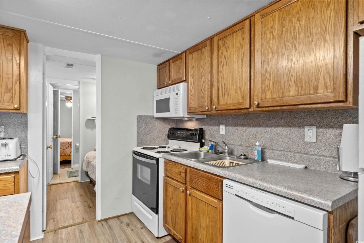 6001- V31 S Kings Highway Photo 16