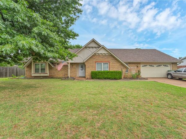 1311 Countrywood Place, Rogers, AR 72758