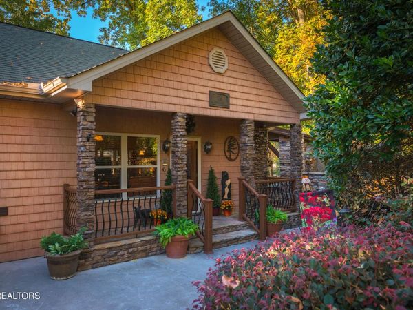 726 Plantation Drive, Pigeon Forge, TN 37863