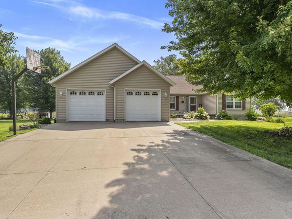 920 S 4TH ST, Wapello, IA 52653