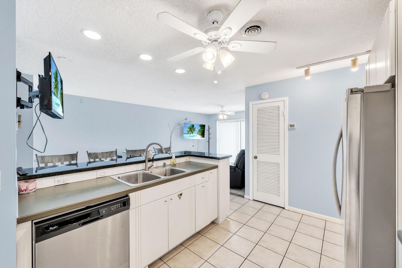 130 Cypress Club Drive, Unit 331, Pompano Beach, FL 33060 Photo