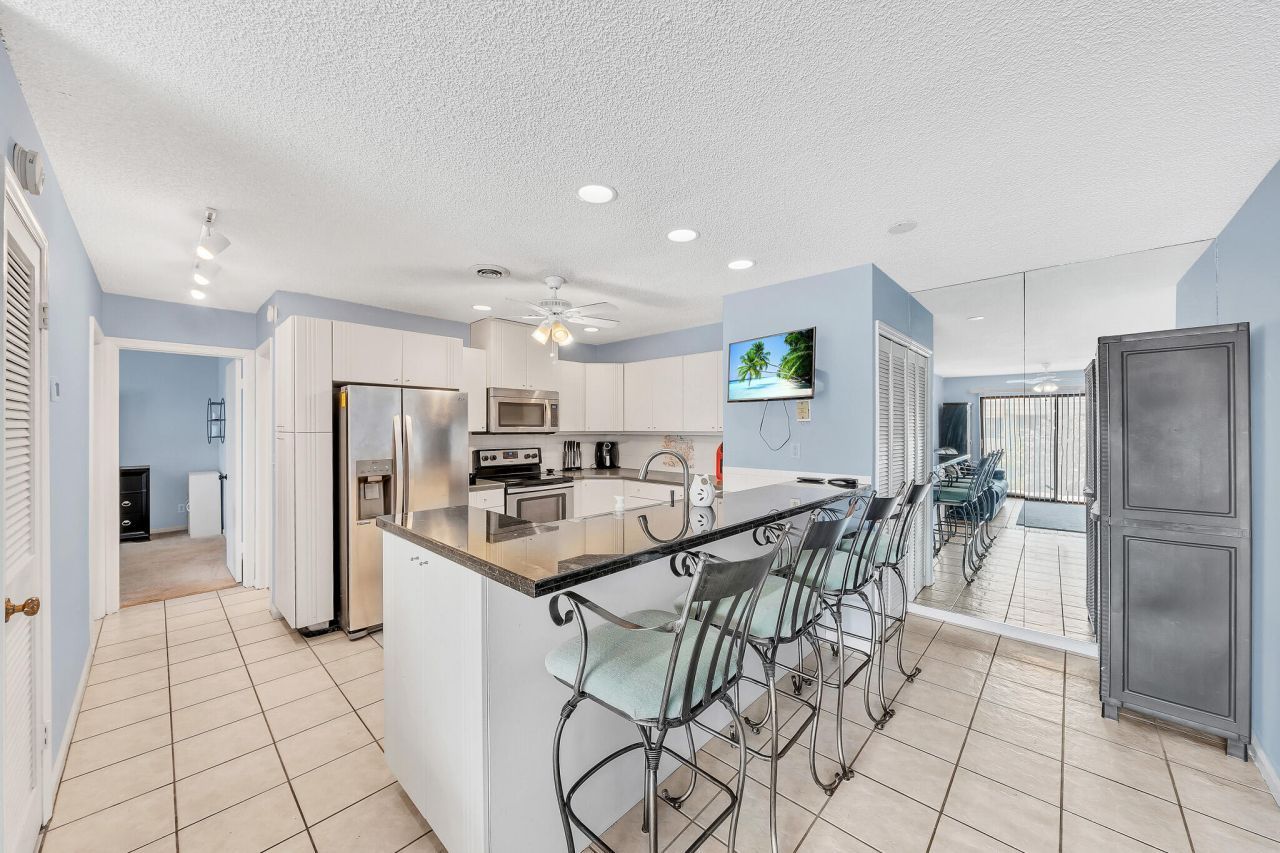 130 Cypress Club Drive, Unit 331, Pompano Beach, FL 33060 Photo