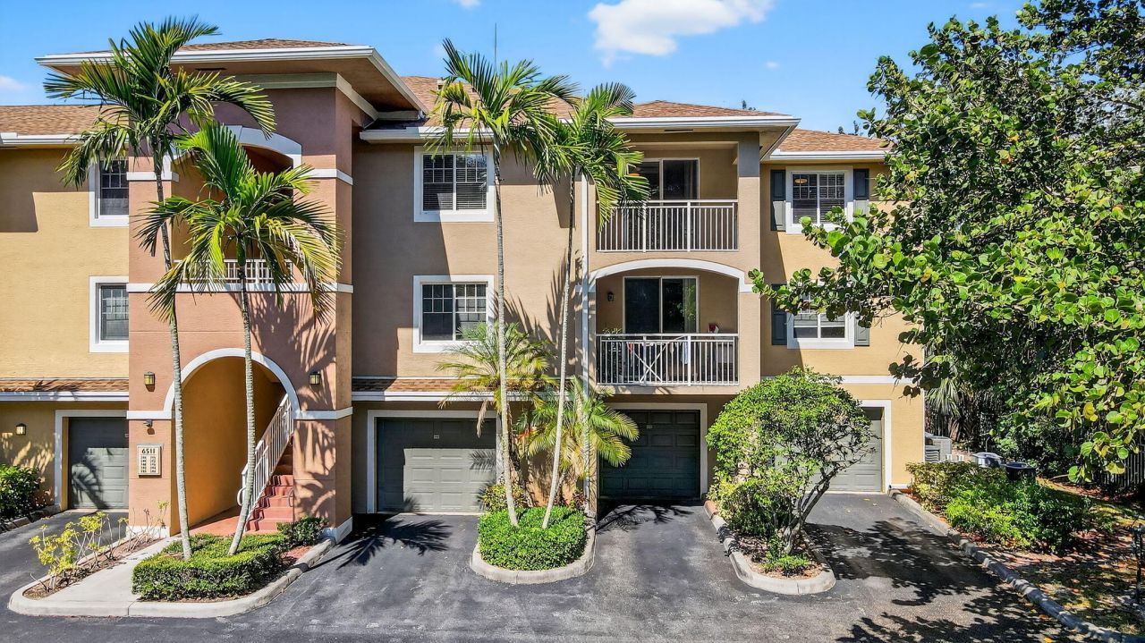 6511 Emerald Dunes Drive, Unit 304, West Palm Beach, FL 33411 Photo