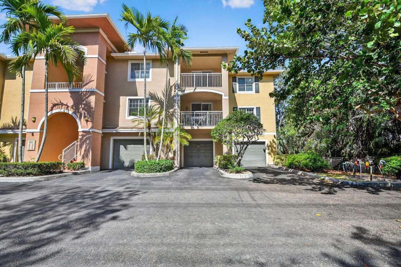 6511 Emerald Dunes Drive, Unit 304, West Palm Beach, FL 33411 Photo