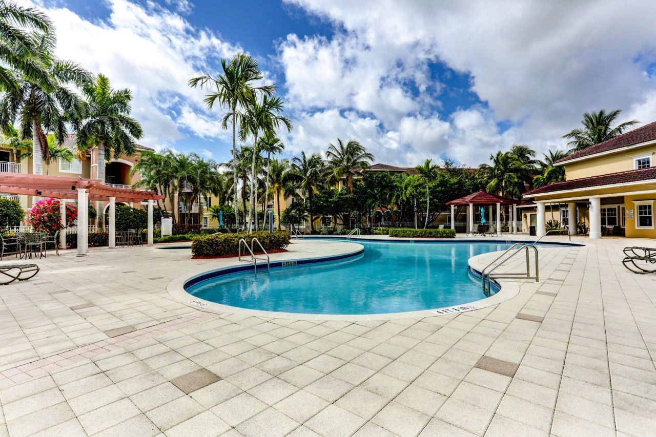 6511 Emerald Dunes Drive, Unit 304, West Palm Beach, FL 33411 Photo