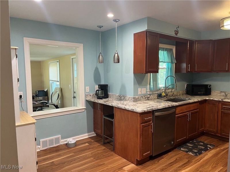 888 Richmond Road, Lyndhurst, OH 44124 Photo 8
