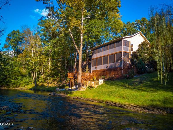726 Plantation Drive, Pigeon Forge, TN 37863