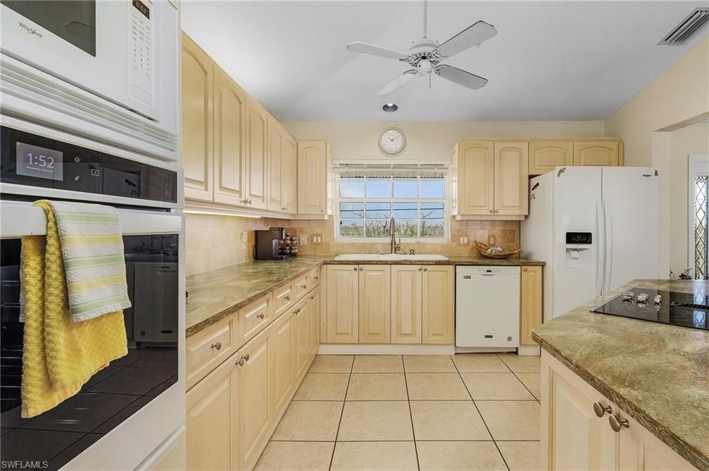 4011 Galt Island Ave, Saint James City, FL 33956 Photo