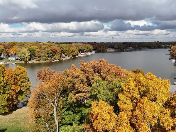 867 & 868 Lake Holiday Drive, Lake Holiday, IL 60548