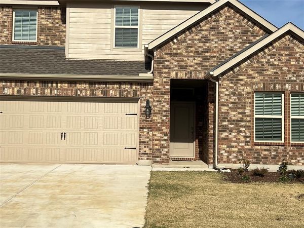 10517 BreezeWay Drive, Aubrey, TX 76227