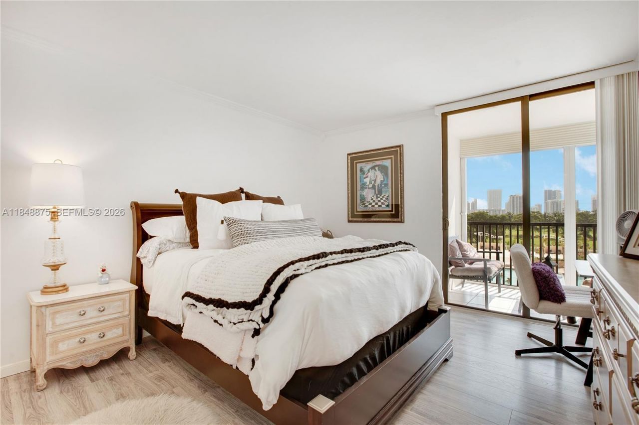 20301 W Country Club Drive, Unit 526, Aventura, FL 33180 Photo