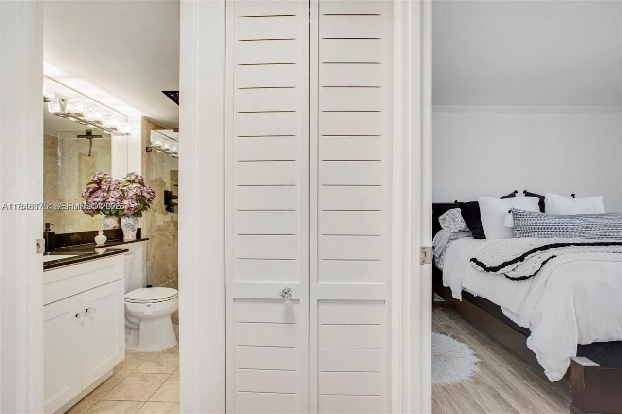 20301 W Country Club Drive, Unit 526, Aventura, FL 33180 Photo