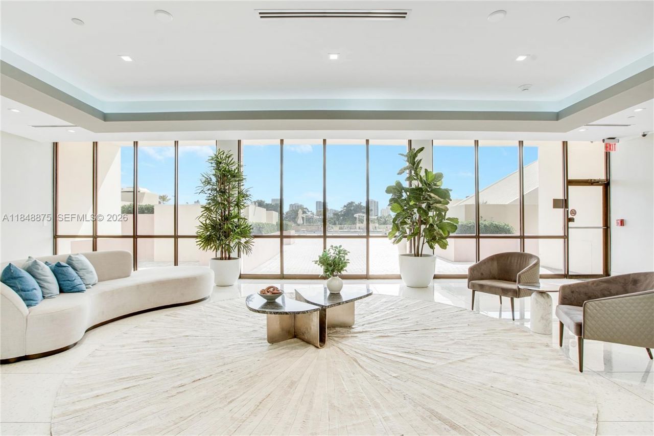 20301 W Country Club Drive, Unit 526, Aventura, FL 33180 Photo