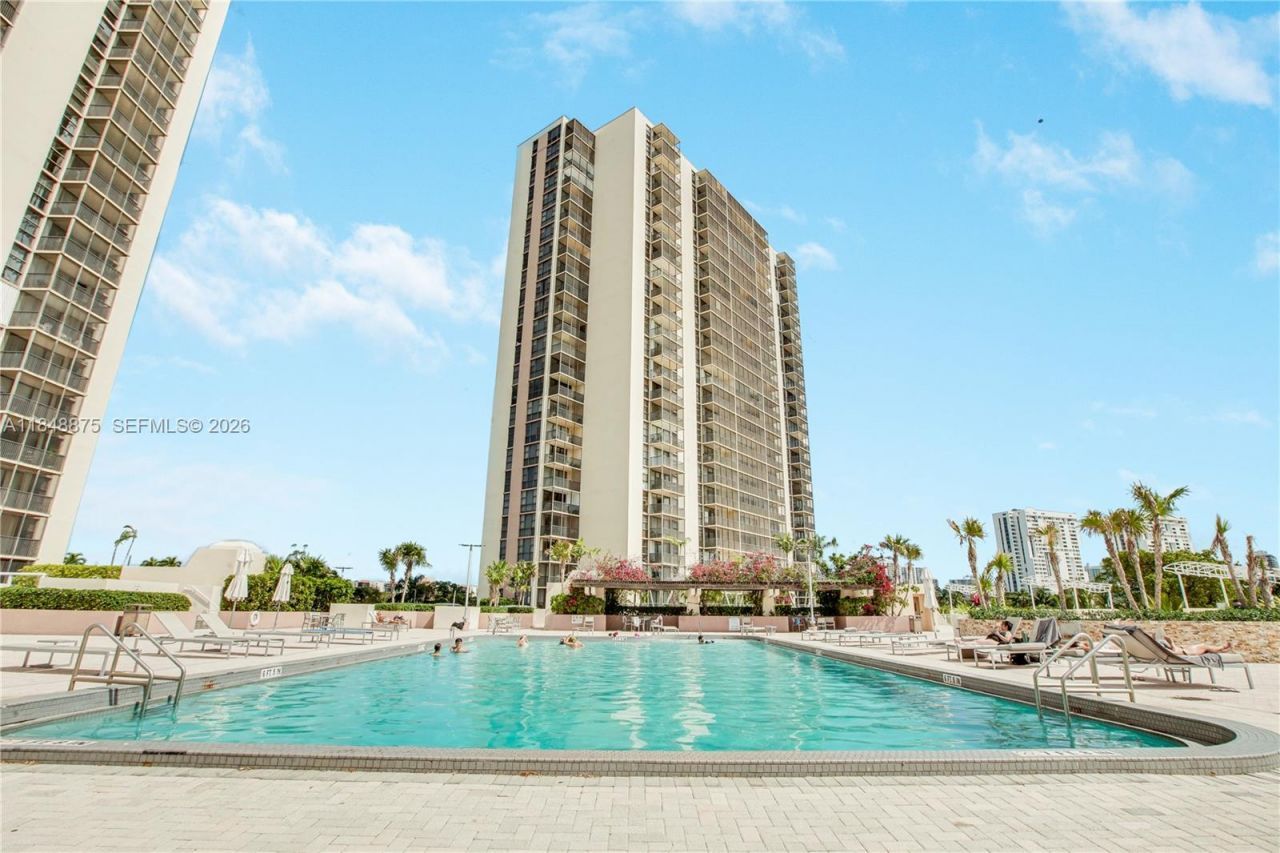 20301 W Country Club Drive, Unit 526, Aventura, FL 33180 Photo