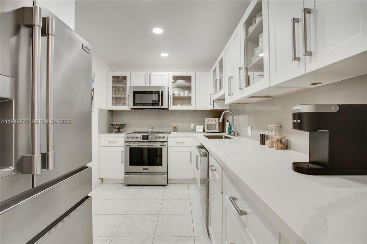 20301 W Country Club Drive, Unit 526, Aventura, FL 33180 Photo