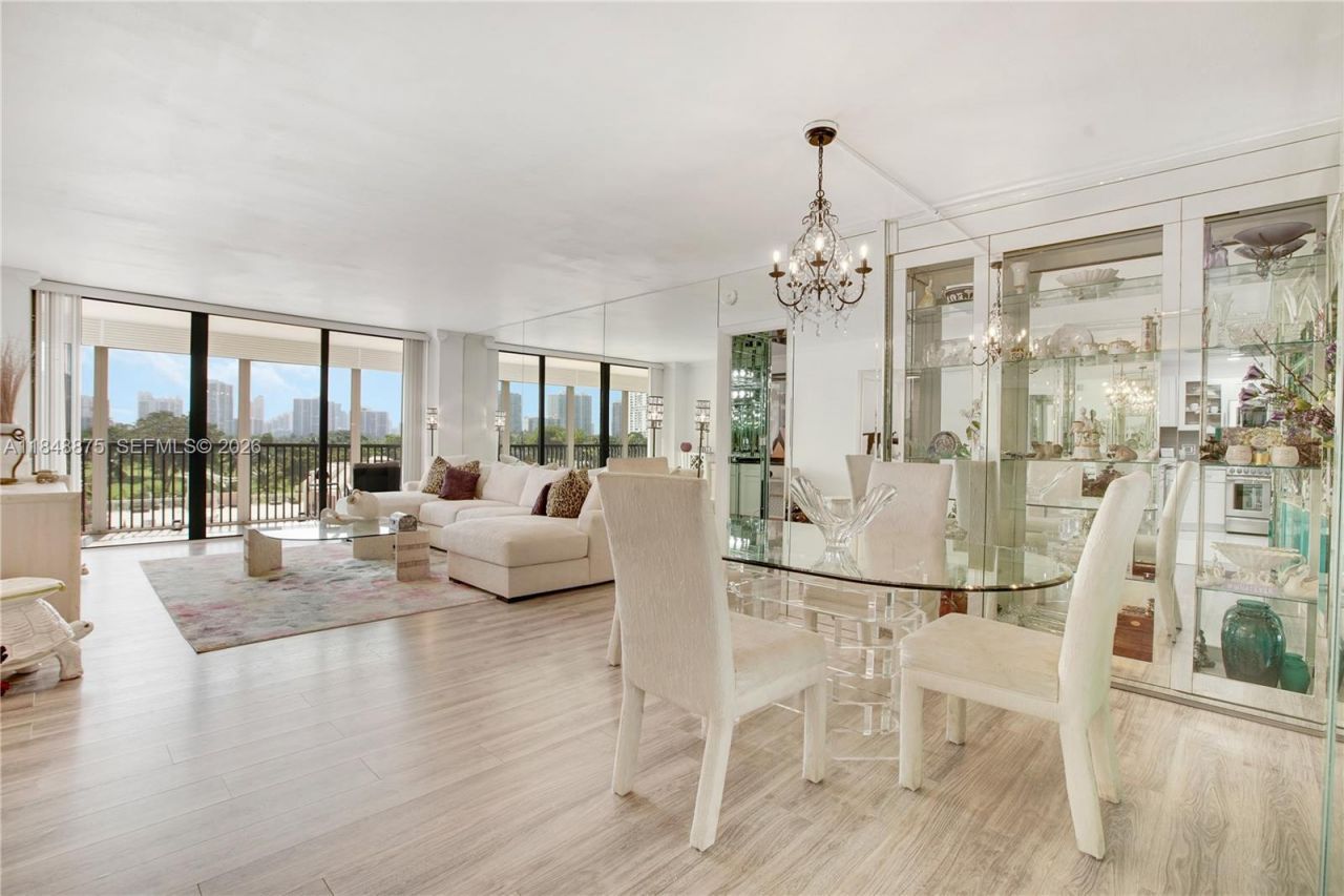 20301 W Country Club Drive, Unit 526, Aventura, FL 33180 Photo