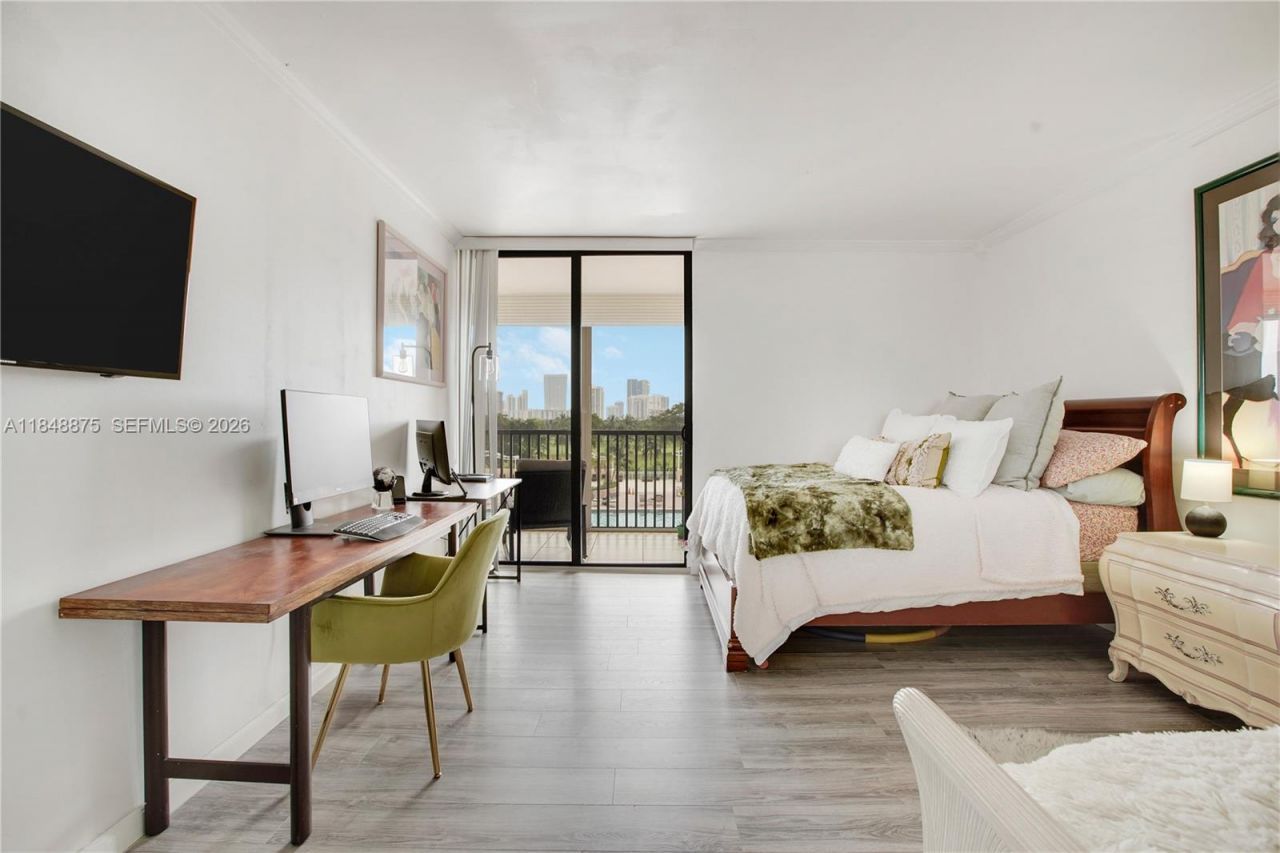 20301 W Country Club Drive, Unit 526, Aventura, FL 33180 Photo