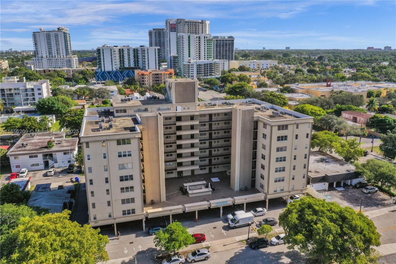 1811 Jefferson St, Unit 606, Hollywood, FL 33020 Photo