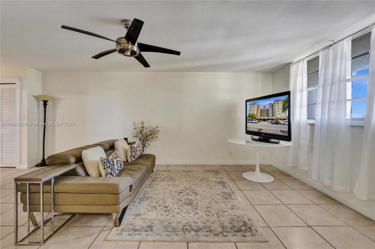 1811 Jefferson St, Unit 606, Hollywood, FL 33020 Photo