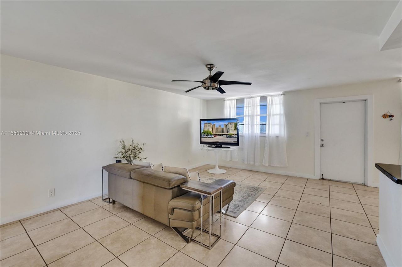 1811 Jefferson St, Unit 606, Hollywood, FL 33020 Photo