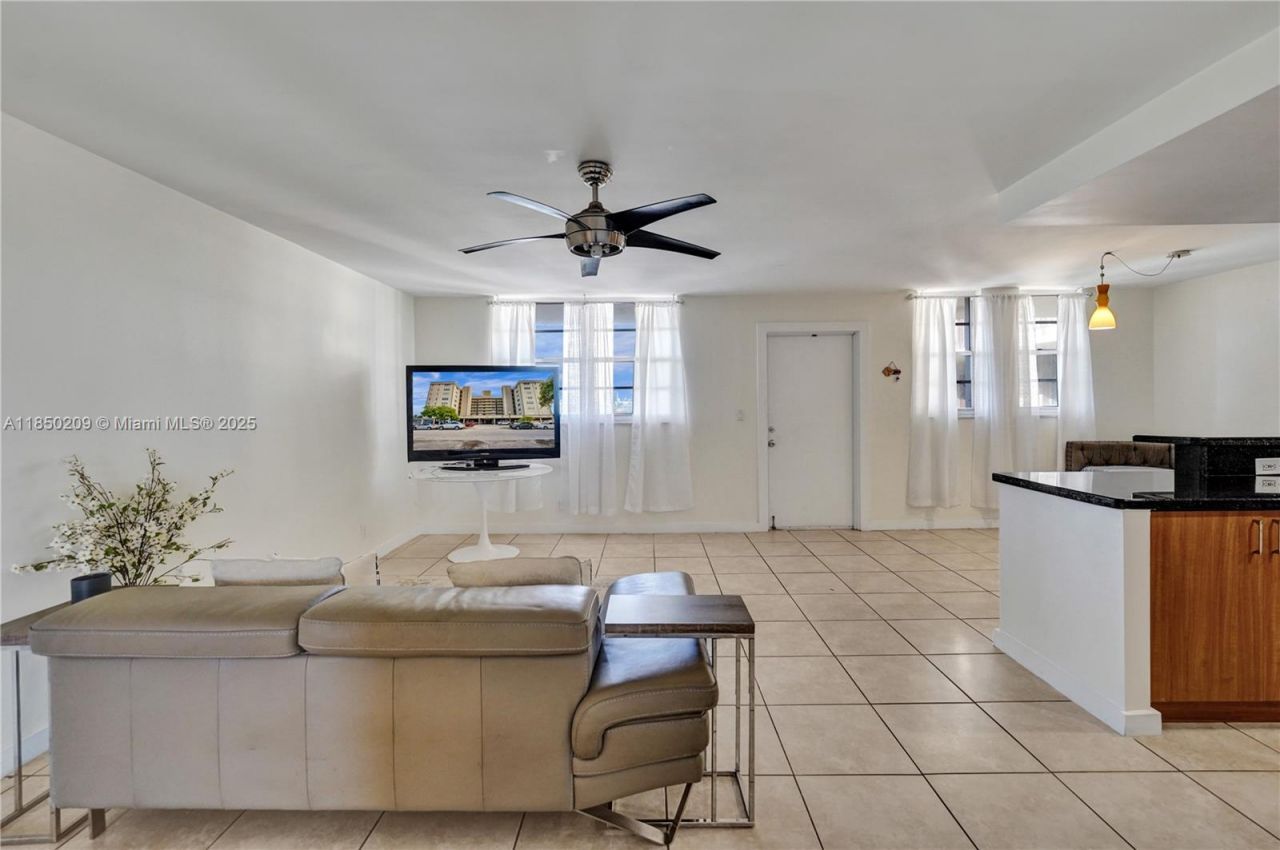 1811 Jefferson St, Unit 606, Hollywood, FL 33020 Photo