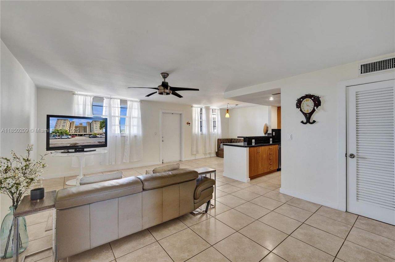 1811 Jefferson St, Unit 606, Hollywood, FL 33020 Photo