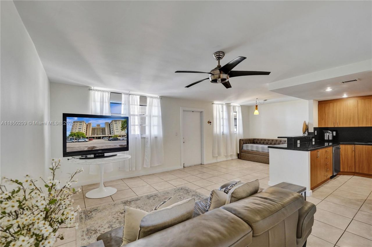 1811 Jefferson St, Unit 606, Hollywood, FL 33020 Photo