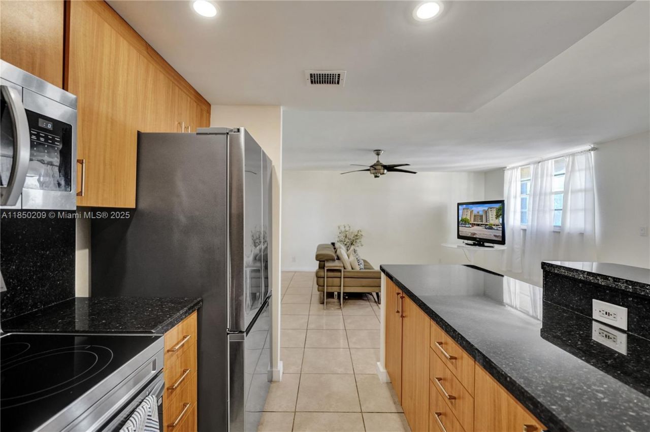 1811 Jefferson St, Unit 606, Hollywood, FL 33020 Photo
