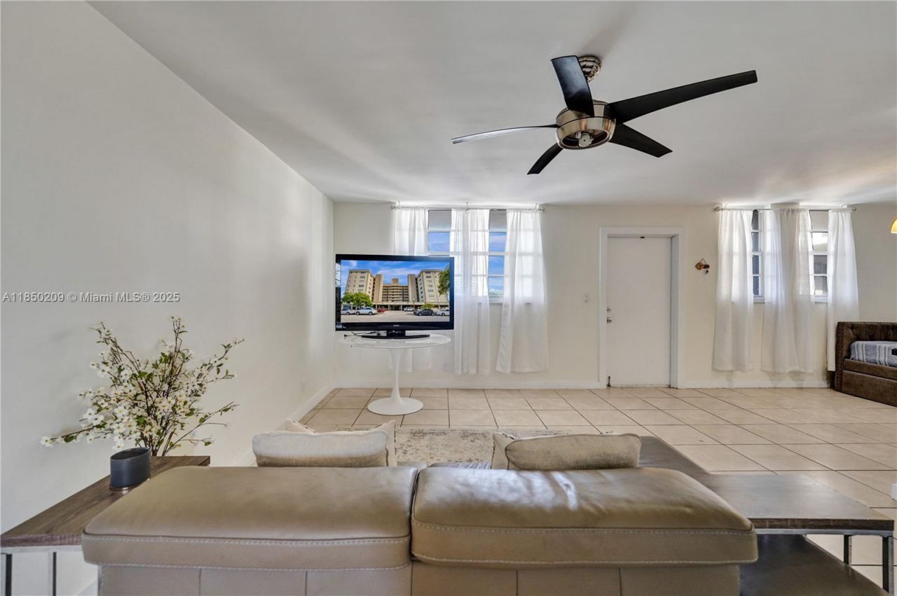 1811 Jefferson St, Unit 606, Hollywood, FL 33020 Photo