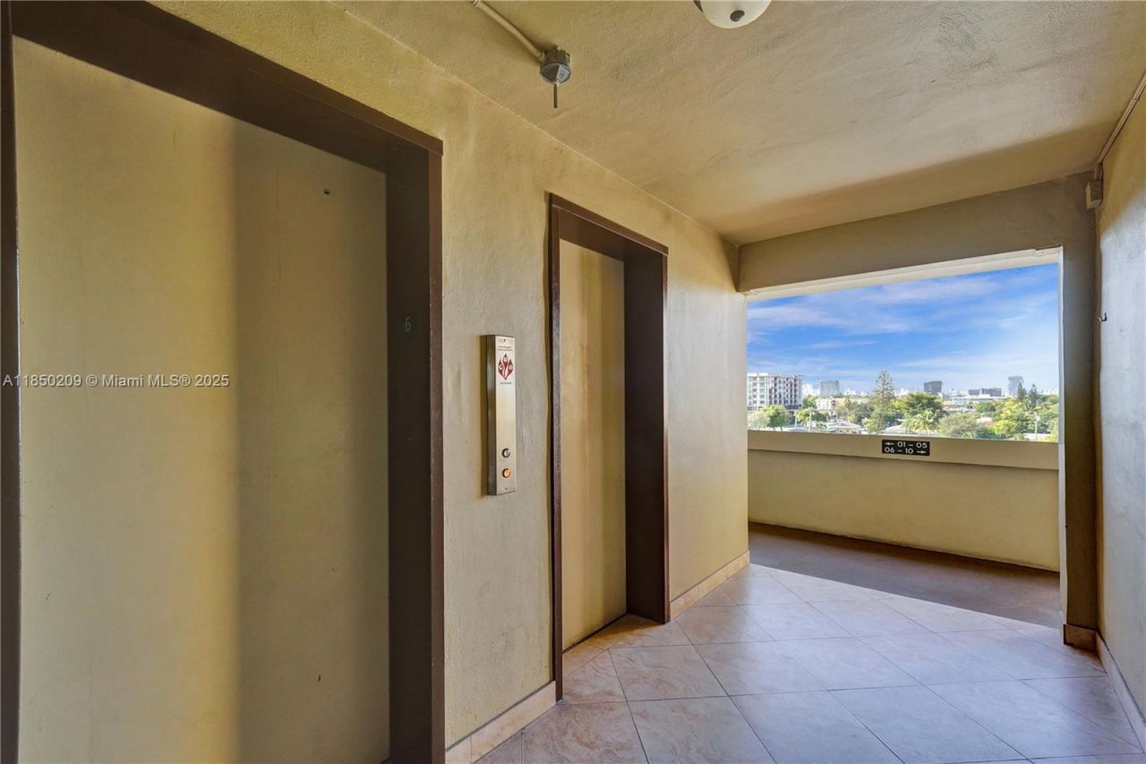 1811 Jefferson St, Unit 606, Hollywood, FL 33020 Photo